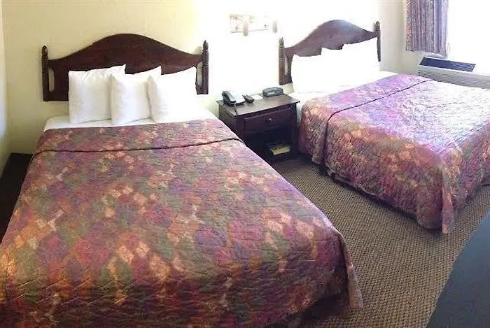 Hotel Knights Airport 2*