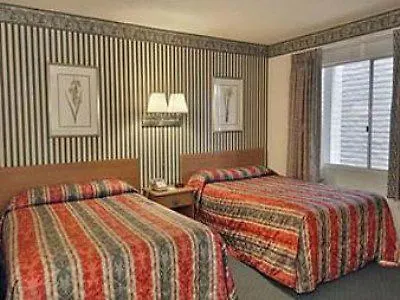 Knights Airport Hotel 2*